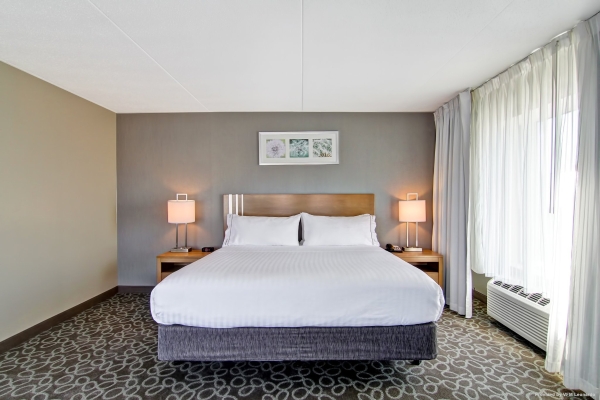 Holiday Inn Express & Suites OSHAWA DOWNTOWN - TORONTO AREA